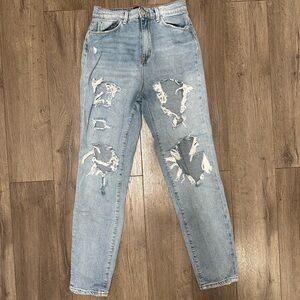 BDG Mom High Rise Jeans Size 26